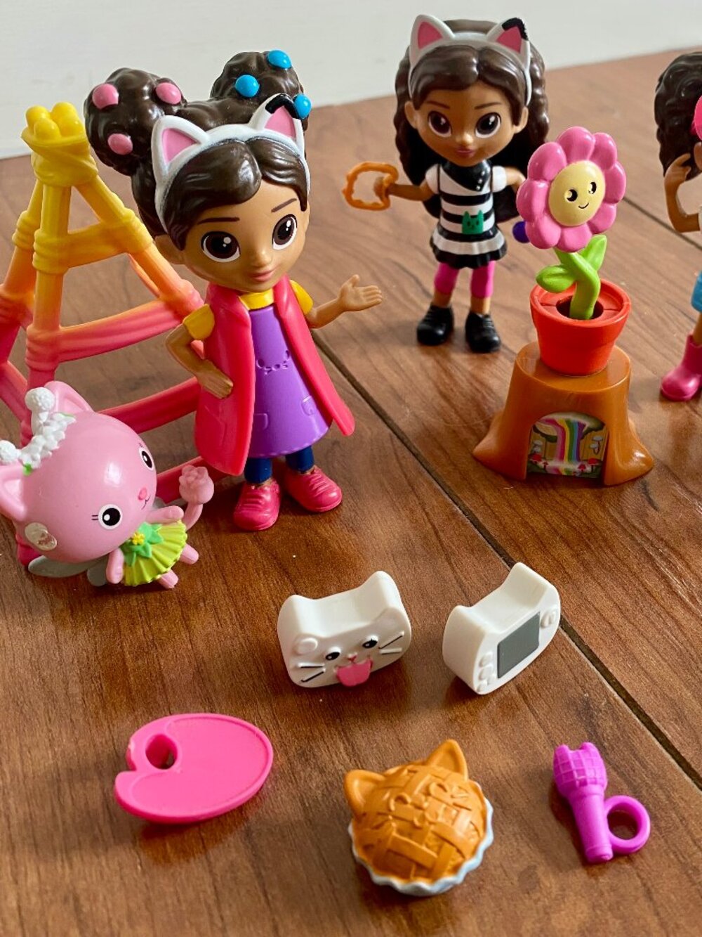 Gabby's Dollhouse Figure & Accessory Lot: Gabby, Kitty Fairy, & 15+ Pieces